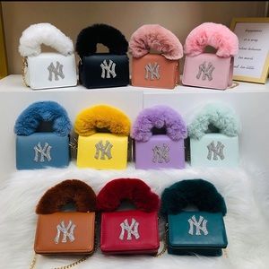 1 Black purse and 1 brown purse bundle